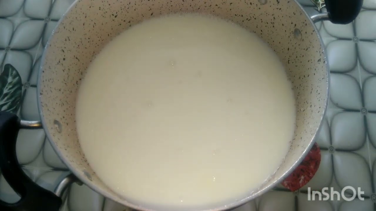 Səhər yeməyi olan süddaşın hazırlanması.