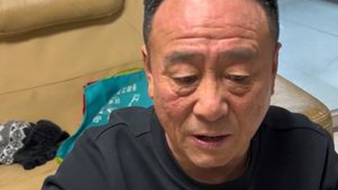 今天本家兄弟来了#兄弟不喝🍷哈哈#俺俩口子干晕啦  两口子一本正经的过日子太累啦#女人在家也是媳妇#也是情人这样才能轻轻松松拿捏男人#    三嫂原创视频主打一个真实三嫂摆地摊，20年后，每天...