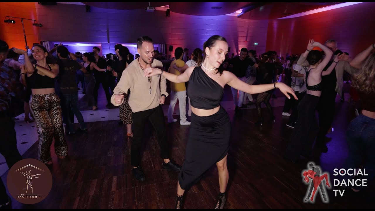 Jose & Yulia - Salsa Social Dancing ✨ Live 2 Mambo | Budapest ✨