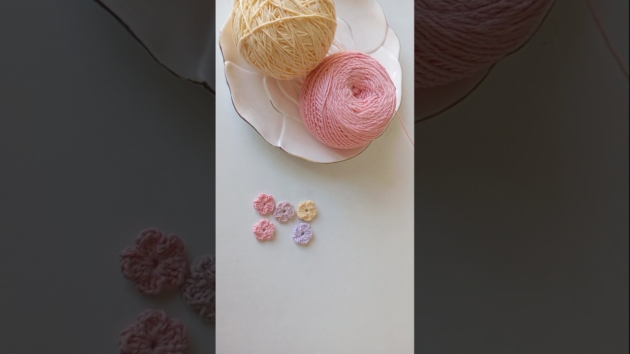 🌸 Easy Mini Crochet Flowers | Beginner Friendly Crochet Tutorial #shorts