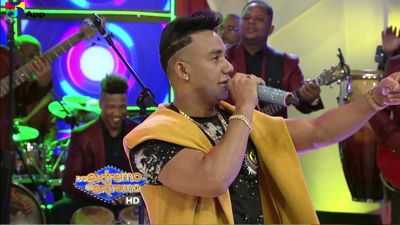 Elvis Martínez (En Vivo) en De Extremo a Extremo