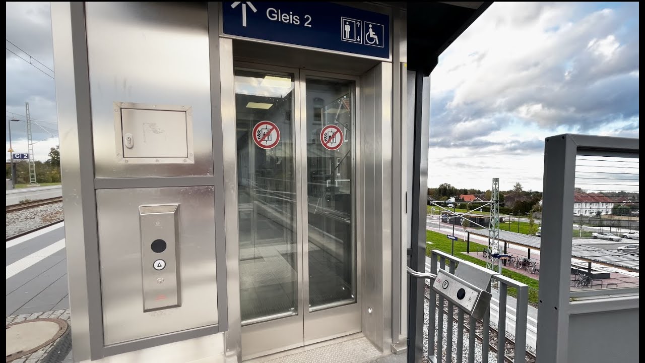 Aufzüge am Bahnhof Augustfehn