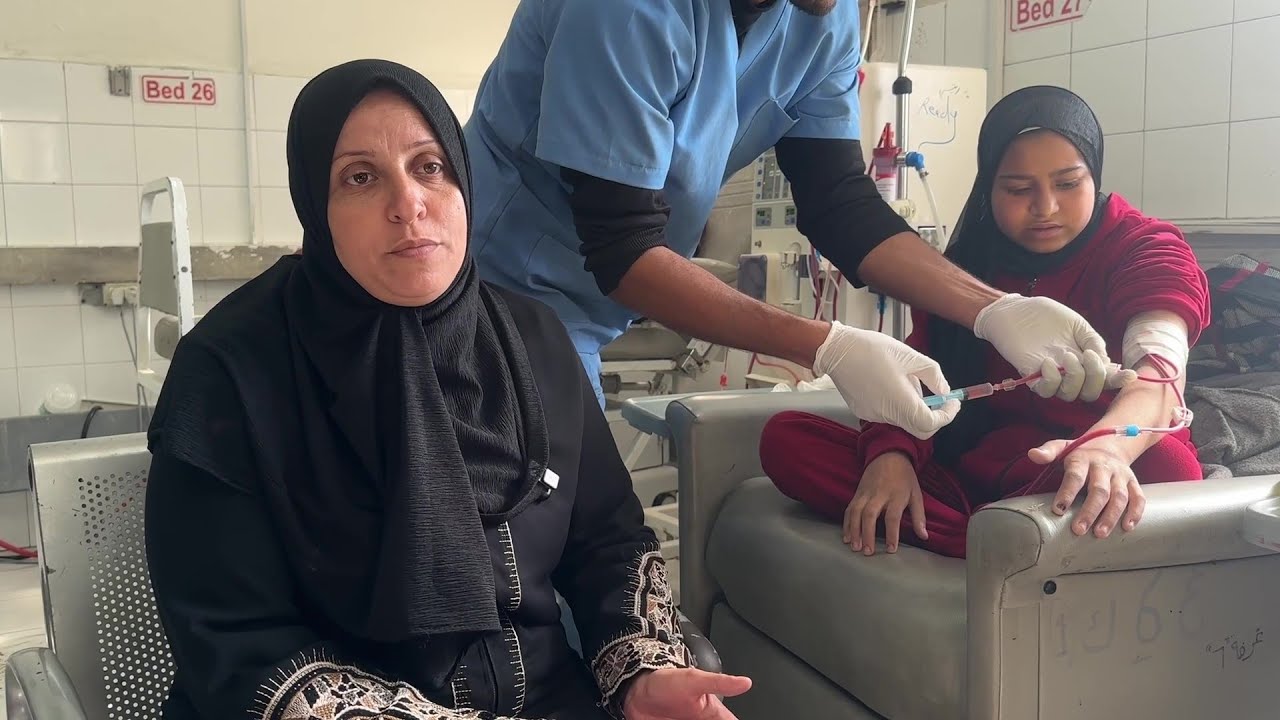 صابرين الدعمة أم من غزة تنتظر فتح معبر رفح لتتبرع بكليتها لابنتها المريضة