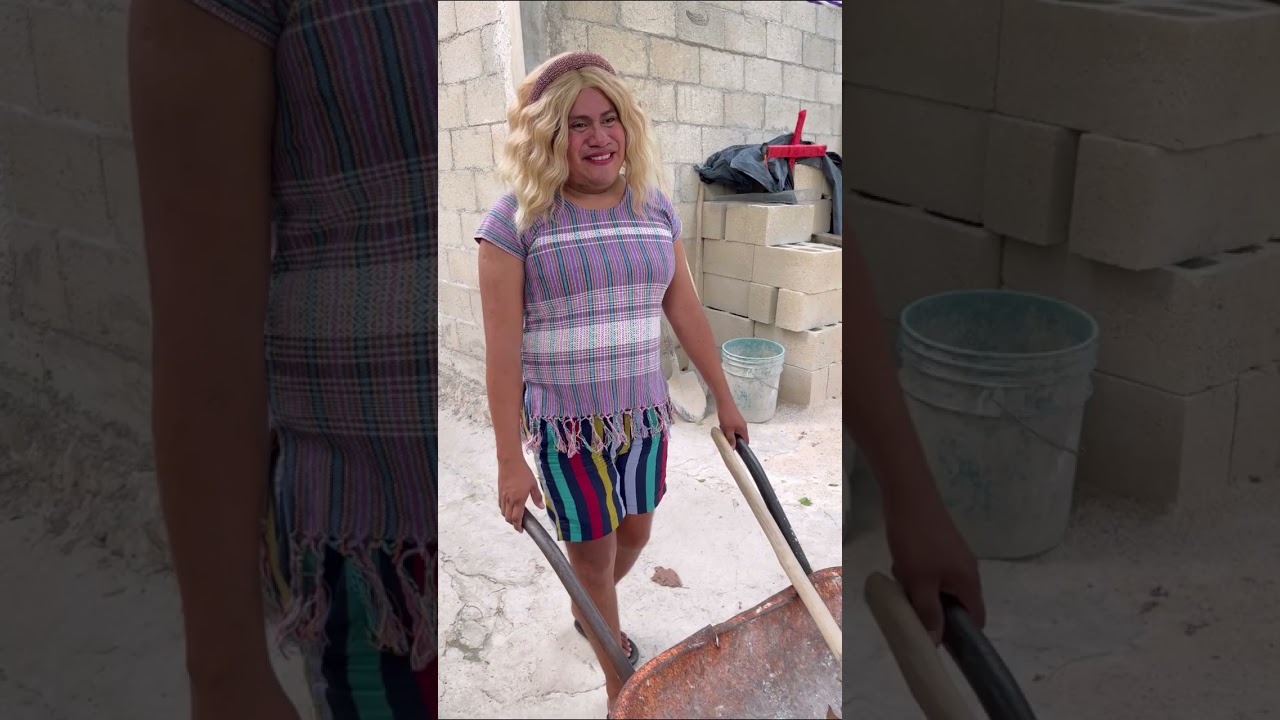 El hijo de Doña Cata ando haciendo su teatrito en la calle 😅😂