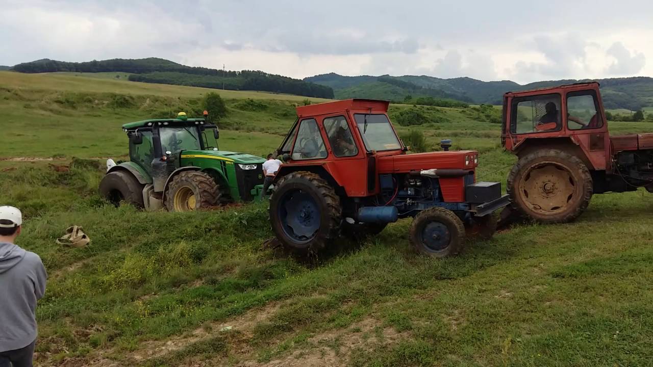 John Deere in the mud vs 2x Tractor Universal 650 p2