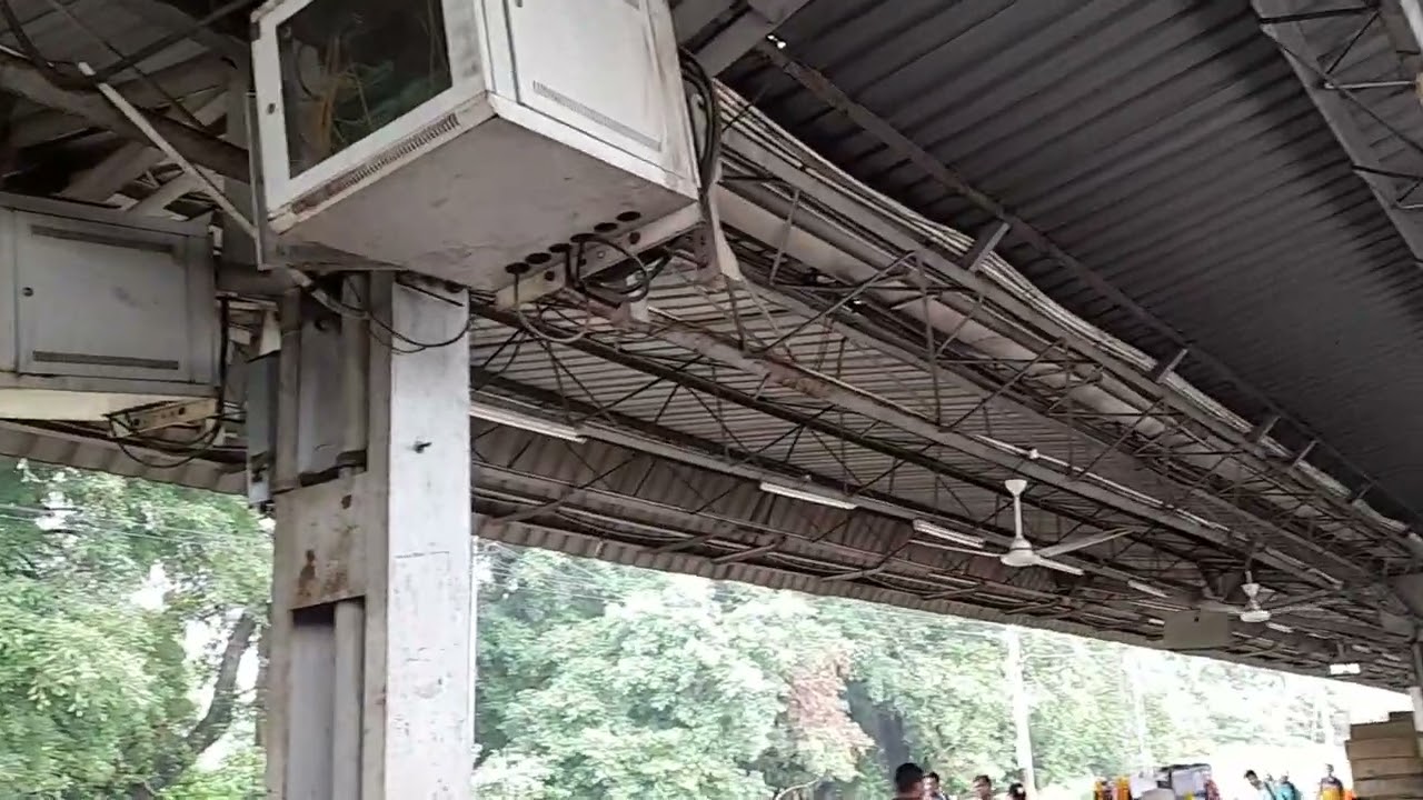 bareilly express reaches on mbd junction @ Bossarshdbest
