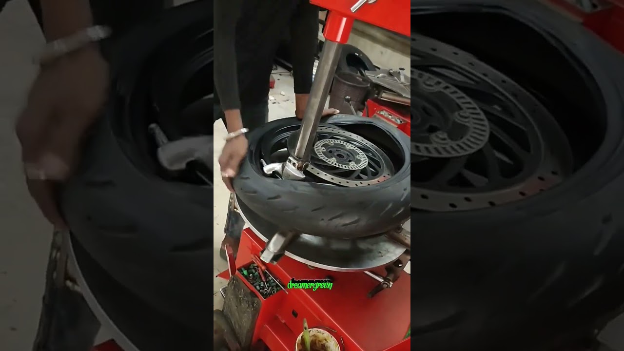 dominar400 front tyre changing to Michelin road5 120size #dominar #bajaj #keralanews #michelintyres