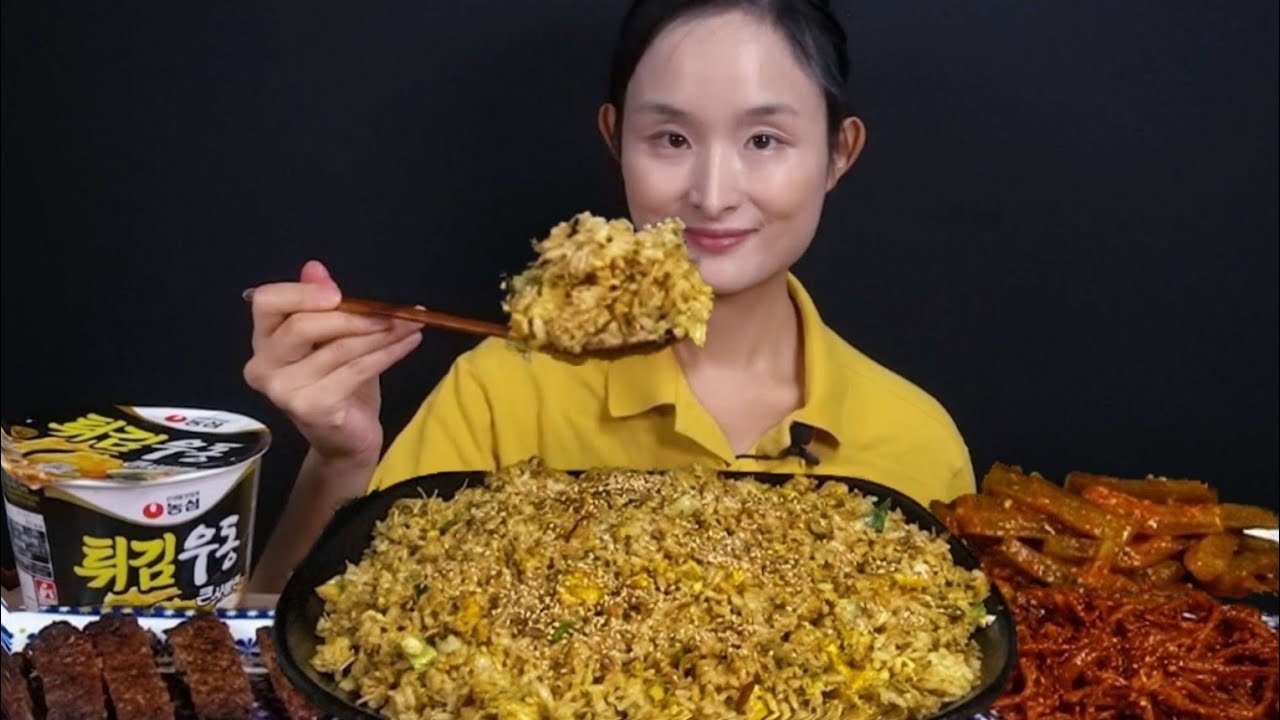 멸치계란볶음밥 진미채 오이무침 떡갈비 튀김우동 먹방