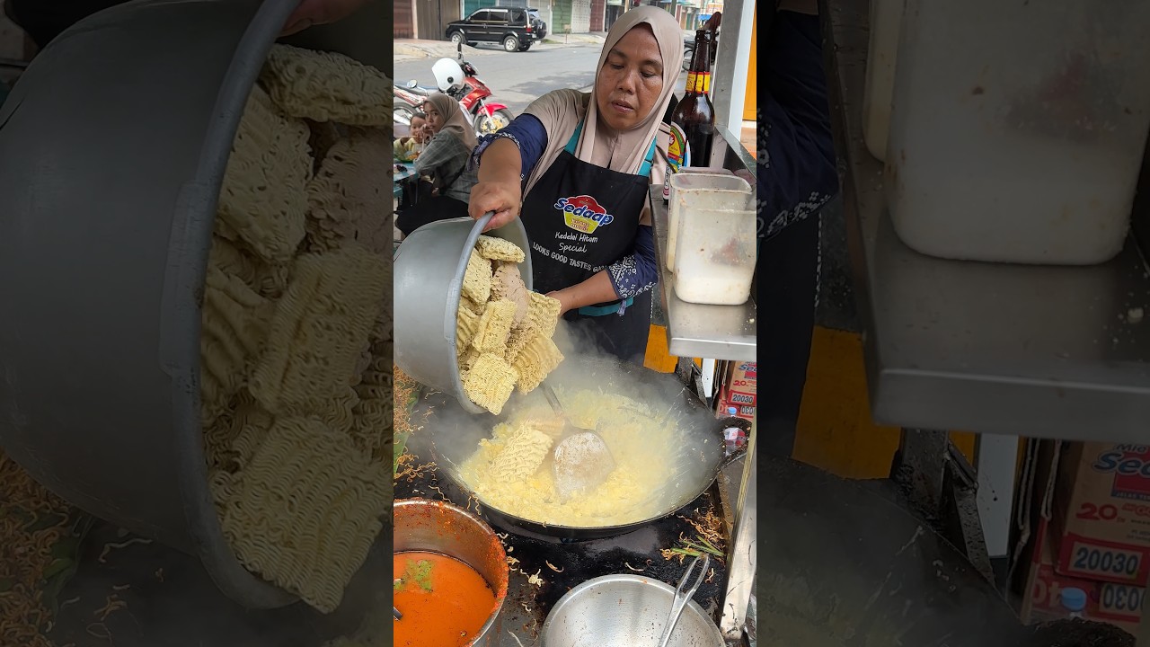 The Best Indomie Noodle in Medan Indonesia - Sedap Instant Mi Goreng