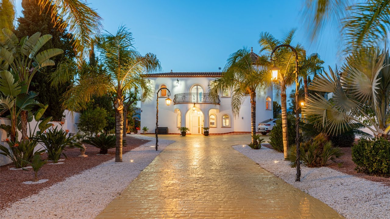 CHARACTER PROPERTY TOUR 775K€ | VILLA LAURA LUIZA, SPACIOUS, WITH PRIVACY & EXCEPTIONAL VIEWS, BUSOT