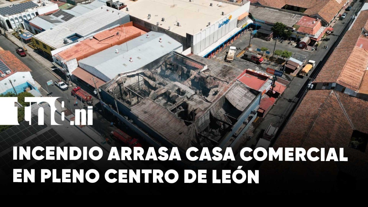 Fuerte incendio en casa comercial de León genera alarma en el centro