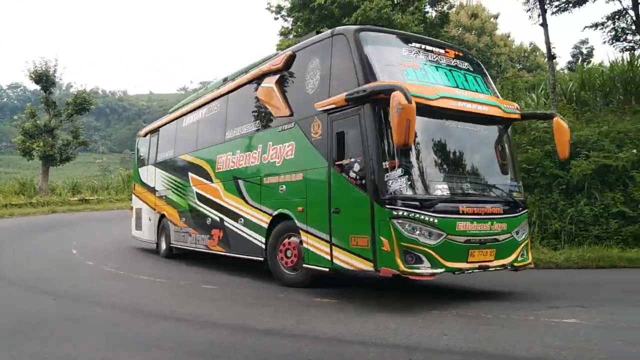 Hunting kereta api Bus pariwisata dan Truck muatan gas pool ditikungan tajam lahor 