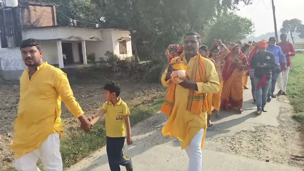 आज सर्व देव  मंदिर  चारपान खुर्द पर आयोजित  शतचंडी महायज्ञ एवं श्री राम कथा की कलश यात्रा l