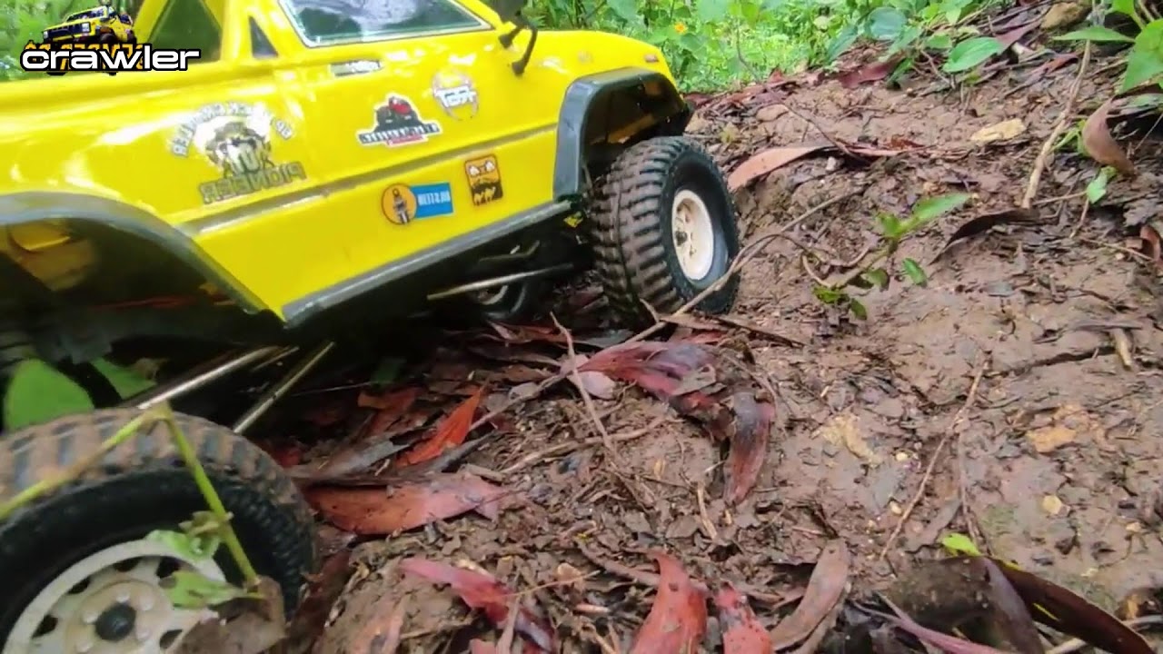 This RC Truck Carries a FULL LOAD Through Extreme Mud… UNSTOPPABLE! 15