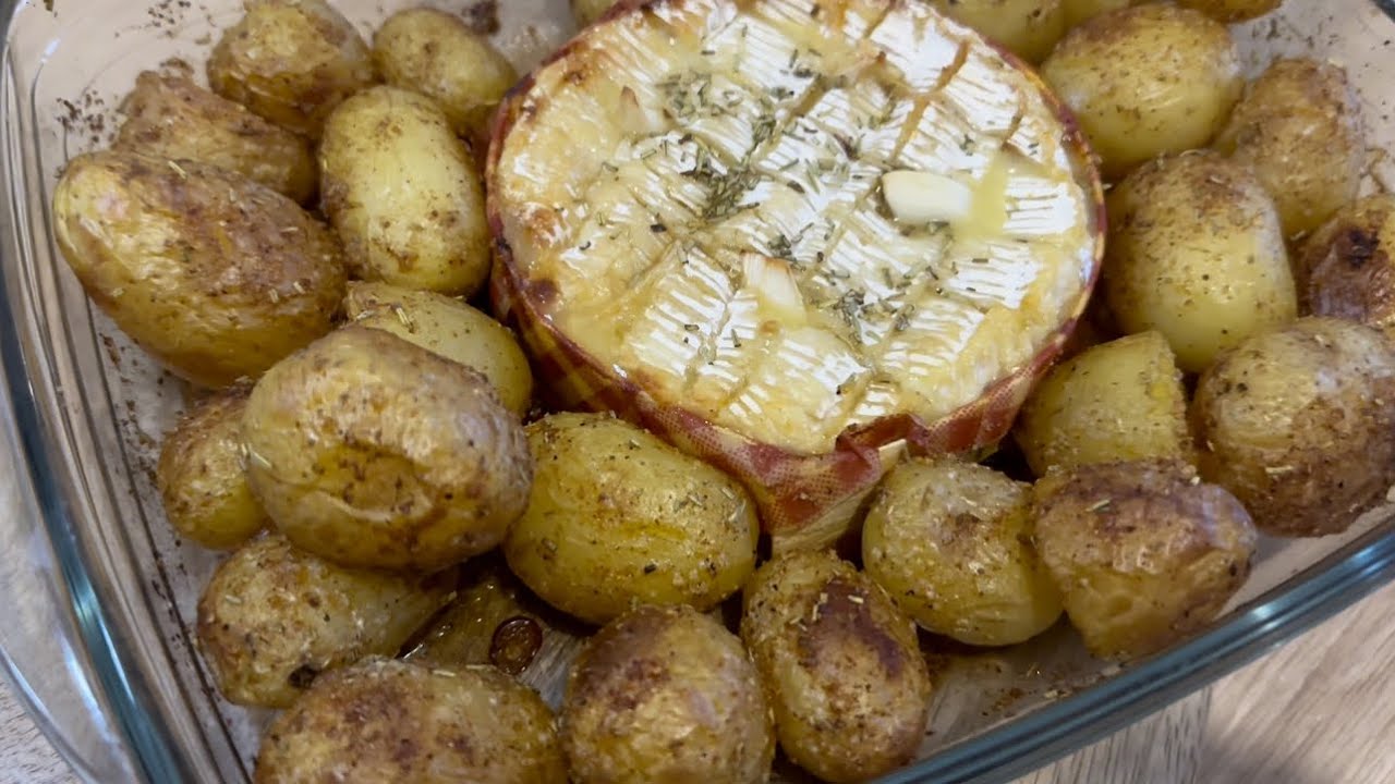 Pomme de terre au four et camembert rôti au miel