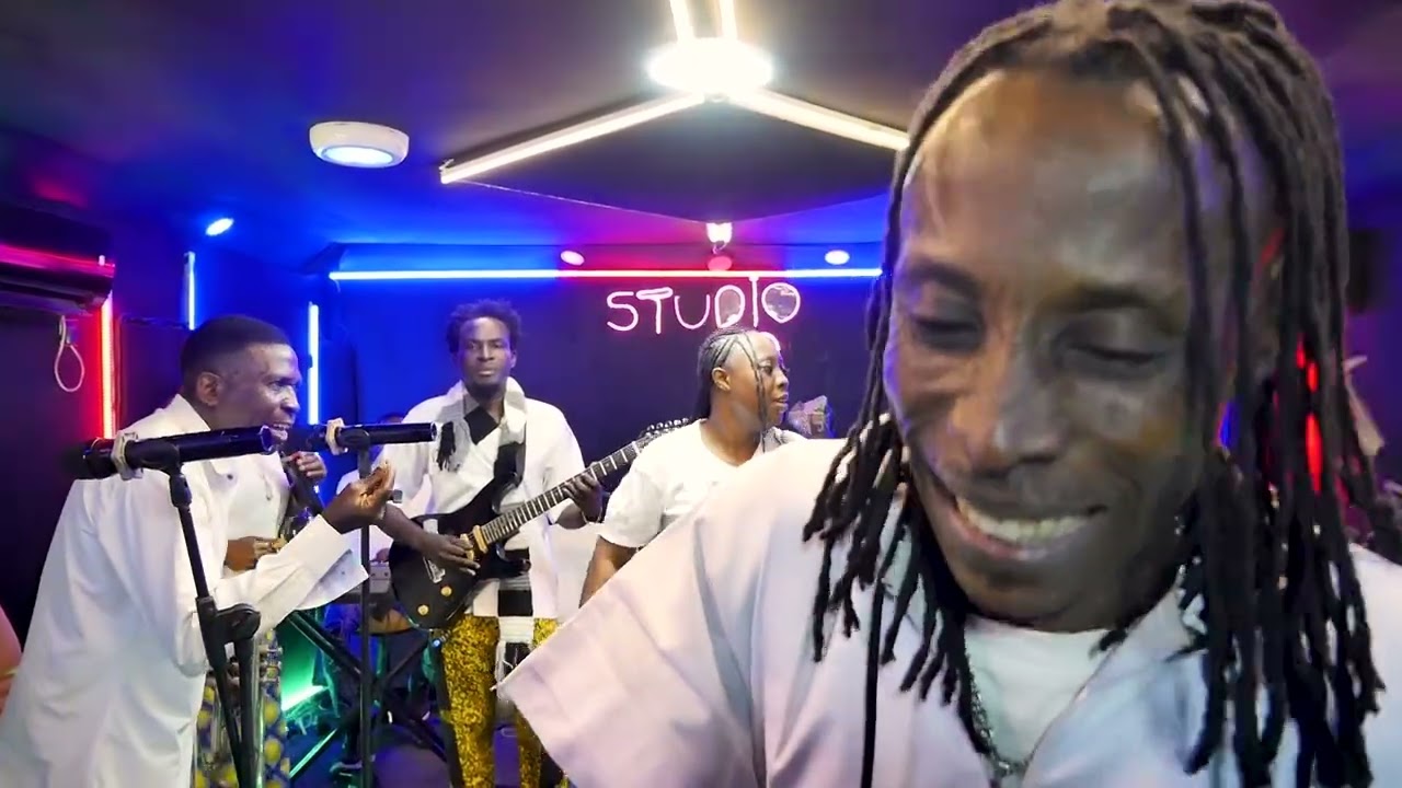 ÓDÉ is a cultural afrobeat vibe original composed and arranged by Omileeyan. Paper Vs resources.