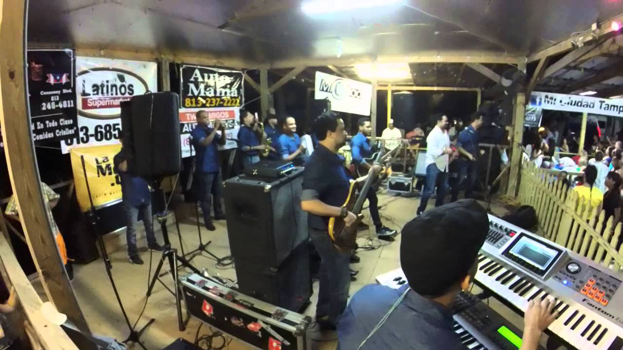 Hector Acosta Llego La Morena & Enamorado En Vivo