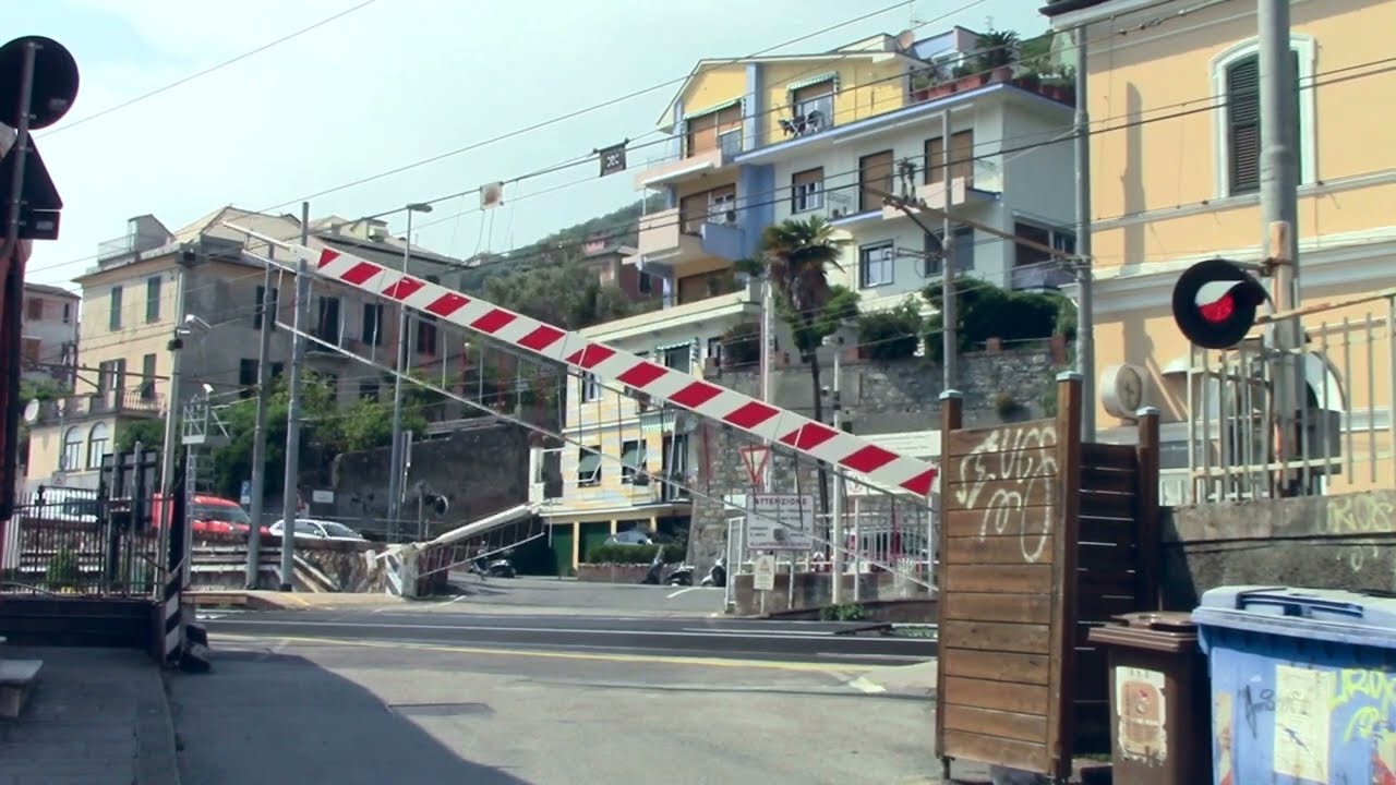 Bogliasco (I) Passaggio a Livello // Level crossing //
