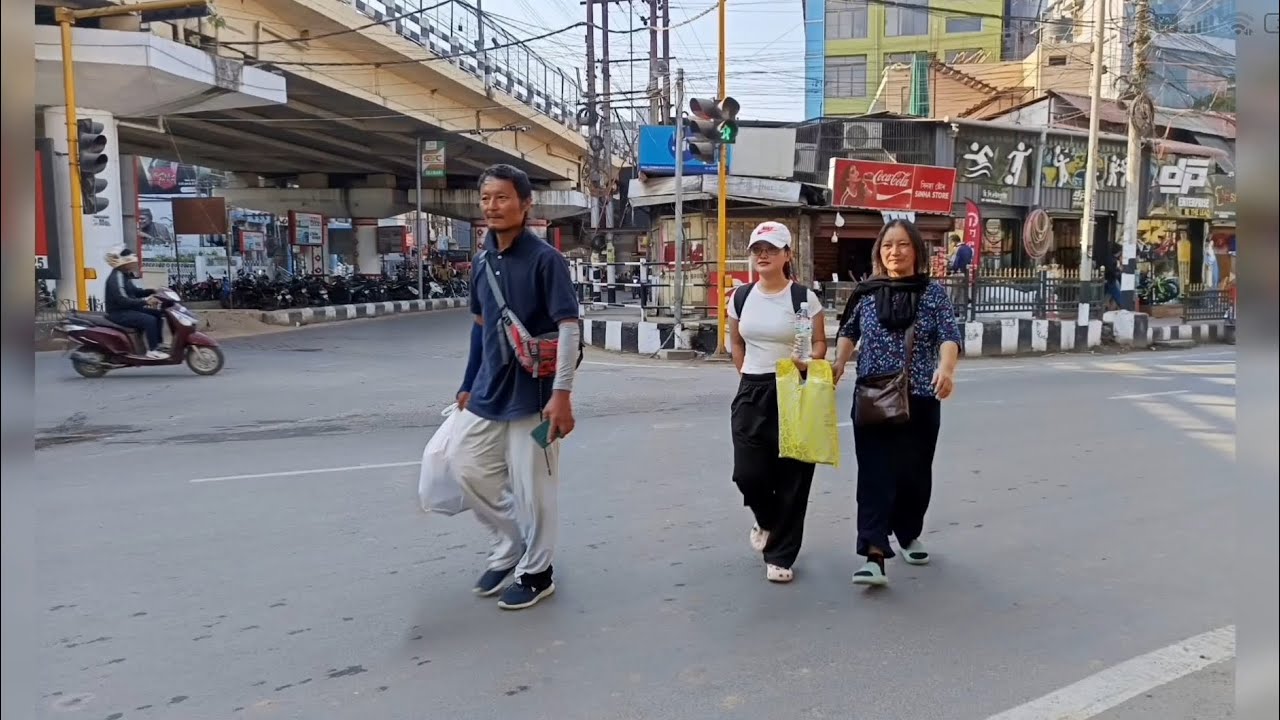 Guwahati lam tluang 2/3 vawin chu bazar lam