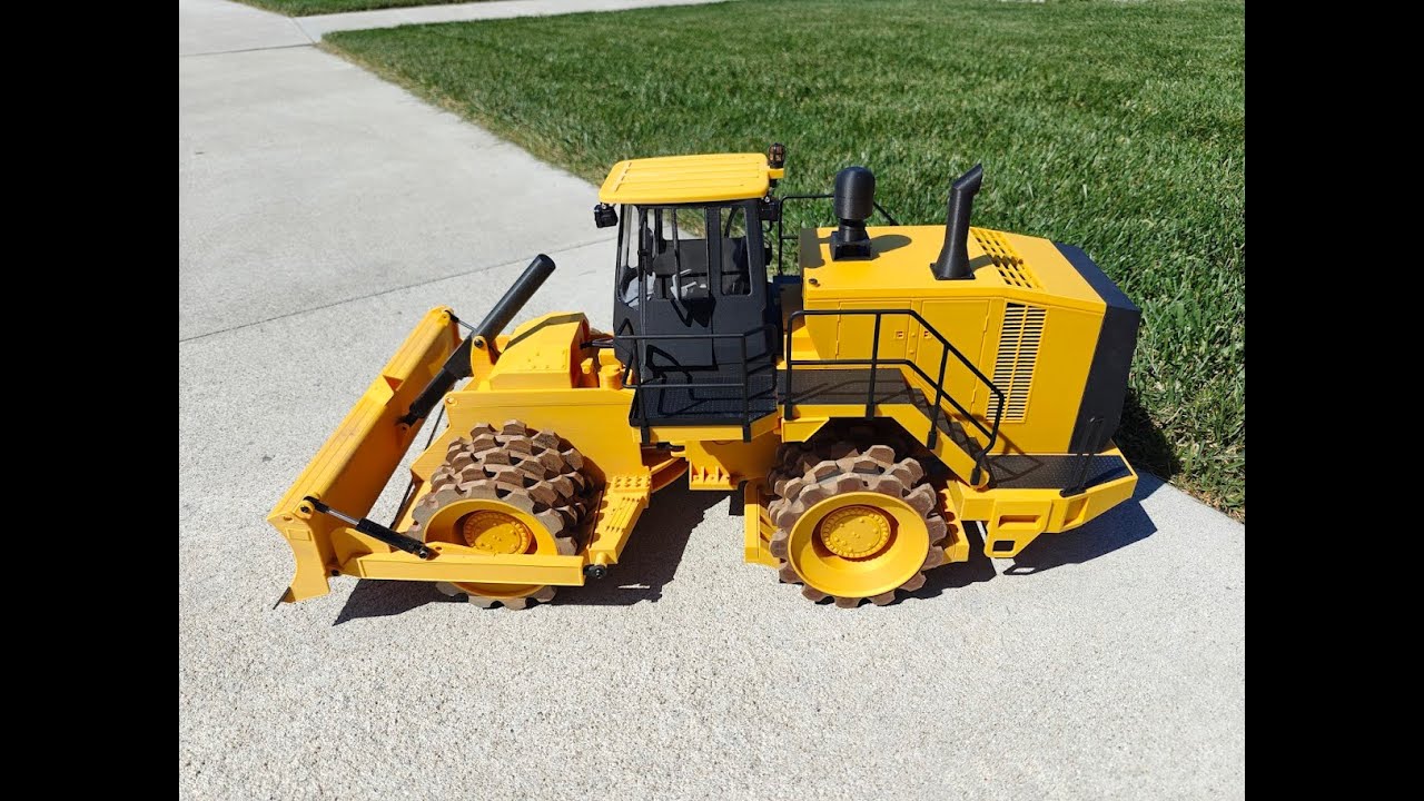 1/14 scale Rc 825 soil compactor in action  3D printed