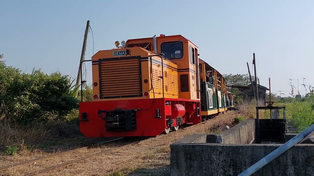 (鳴笛注意!!!) 烏樹林糖廠五分車   烏樹林旗站信號所通過