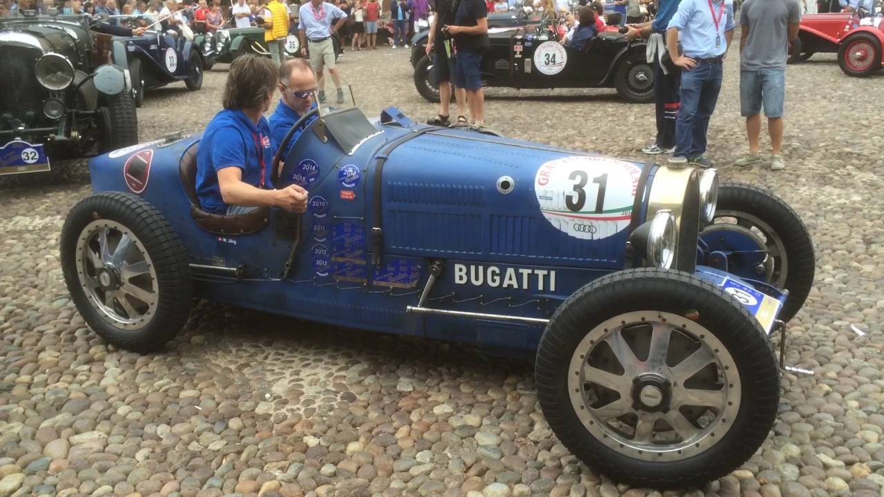 Bugatti 35B and Bentley Speed six Le Mans race start at nuvolari