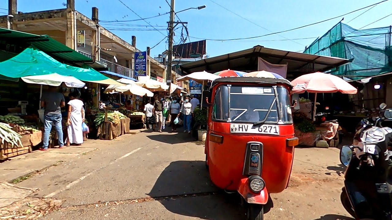 Walking GAMPAHA Town SRI LANKA