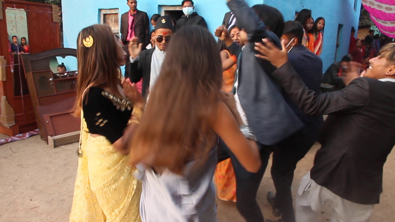 tharu modern dance - गुरुवागाउ कृष्ण गोपाल को बेहेमा रमाइलो गर्दैइ2077/08/21