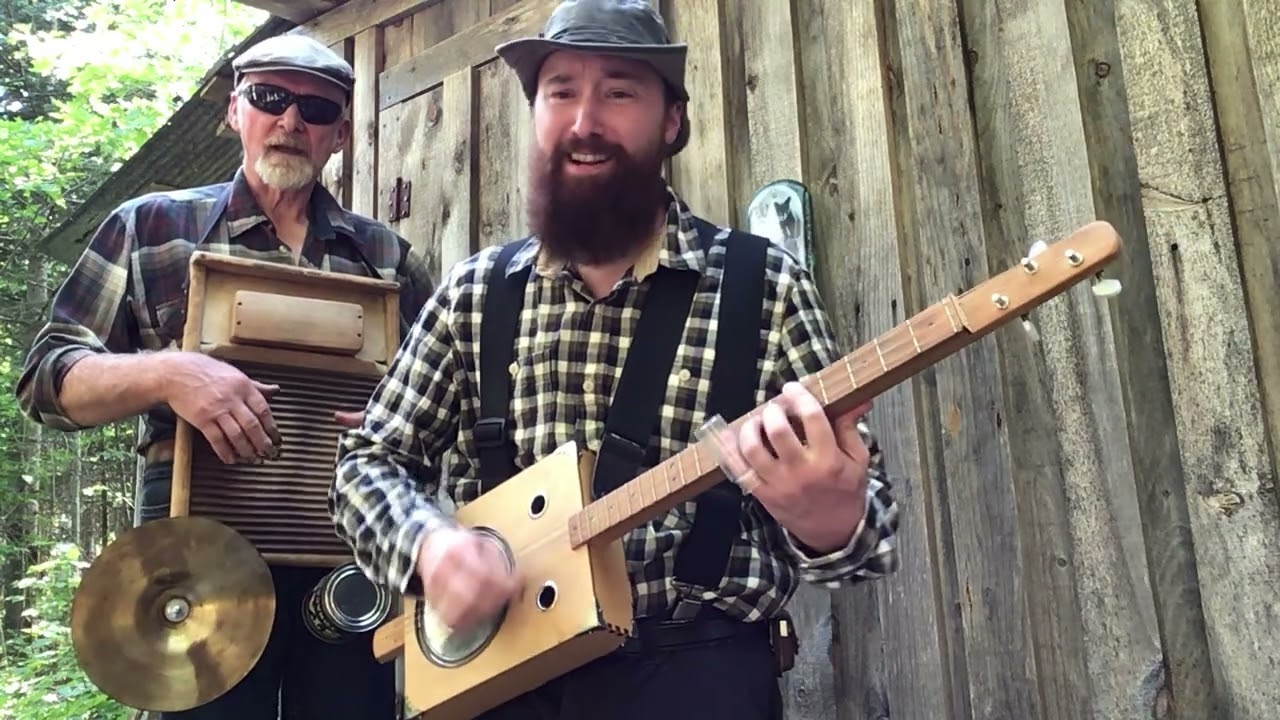 "Good Fences" on Cigar Box Guitar and Washboard in Front of the Maple Syrup Shack