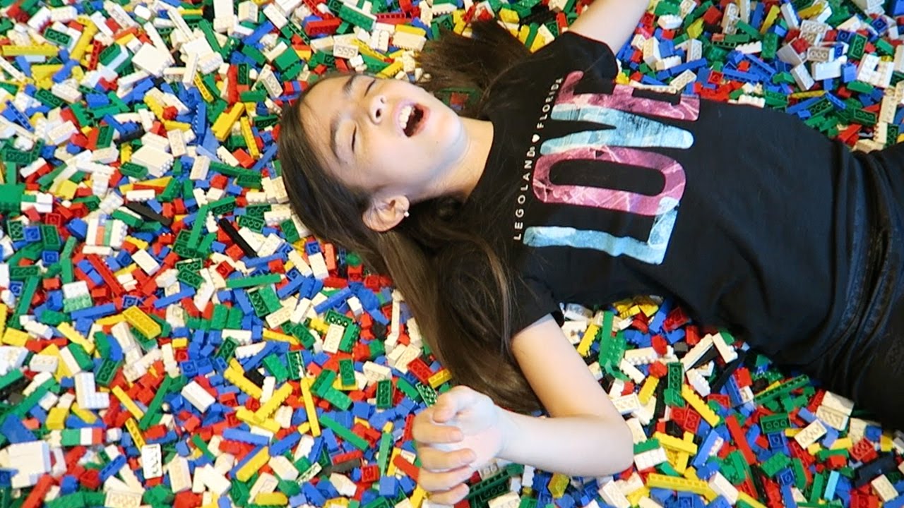 LEGOLAND HOTEL ROOM FREAKOUT!!