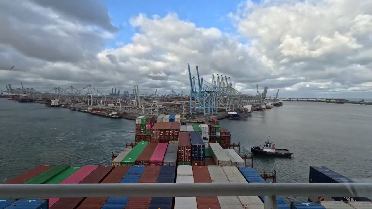 366mtr, 12,3mtr draught from Amazoneharbour to sea
