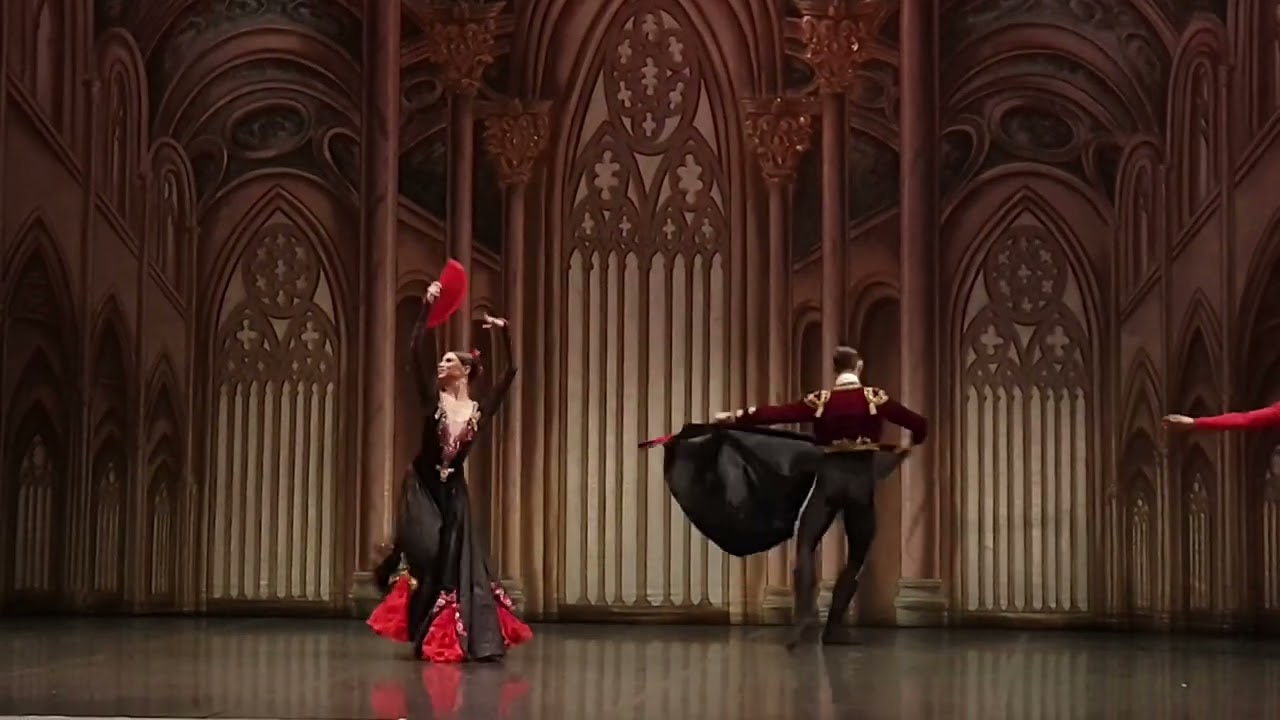 Danza española del ballet Lago de los Cisnes, por International Ballet Company en Salamanca.