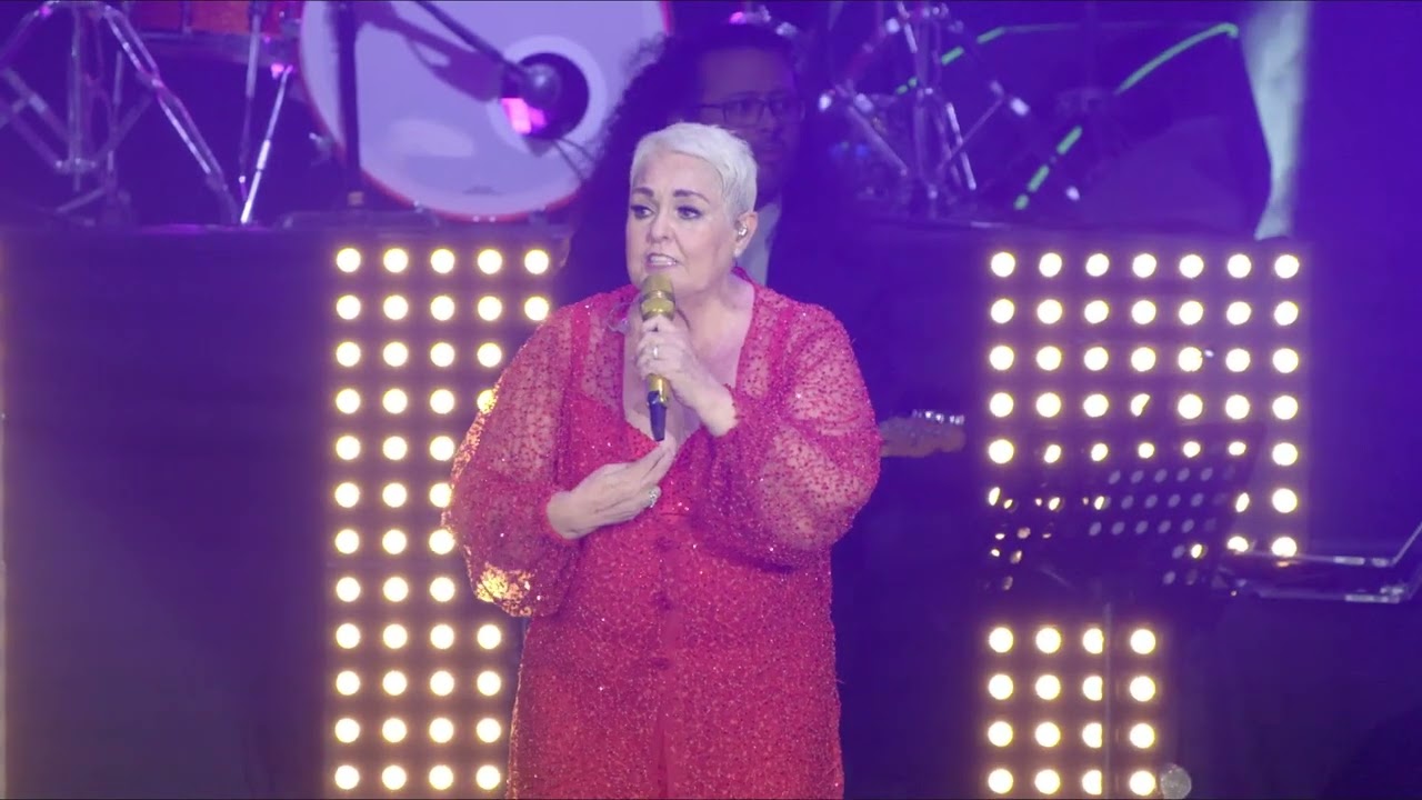 Lupita D'Alessio - Inocente Pobre Amiga (En Vivo Desde La Arena CDMX)