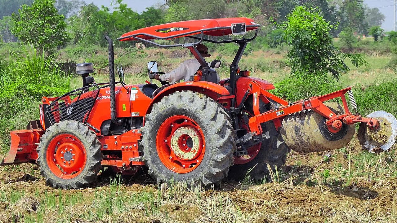 WOW! Most new Tractors Kubota M7040 use fast plowing techniques in the farm.