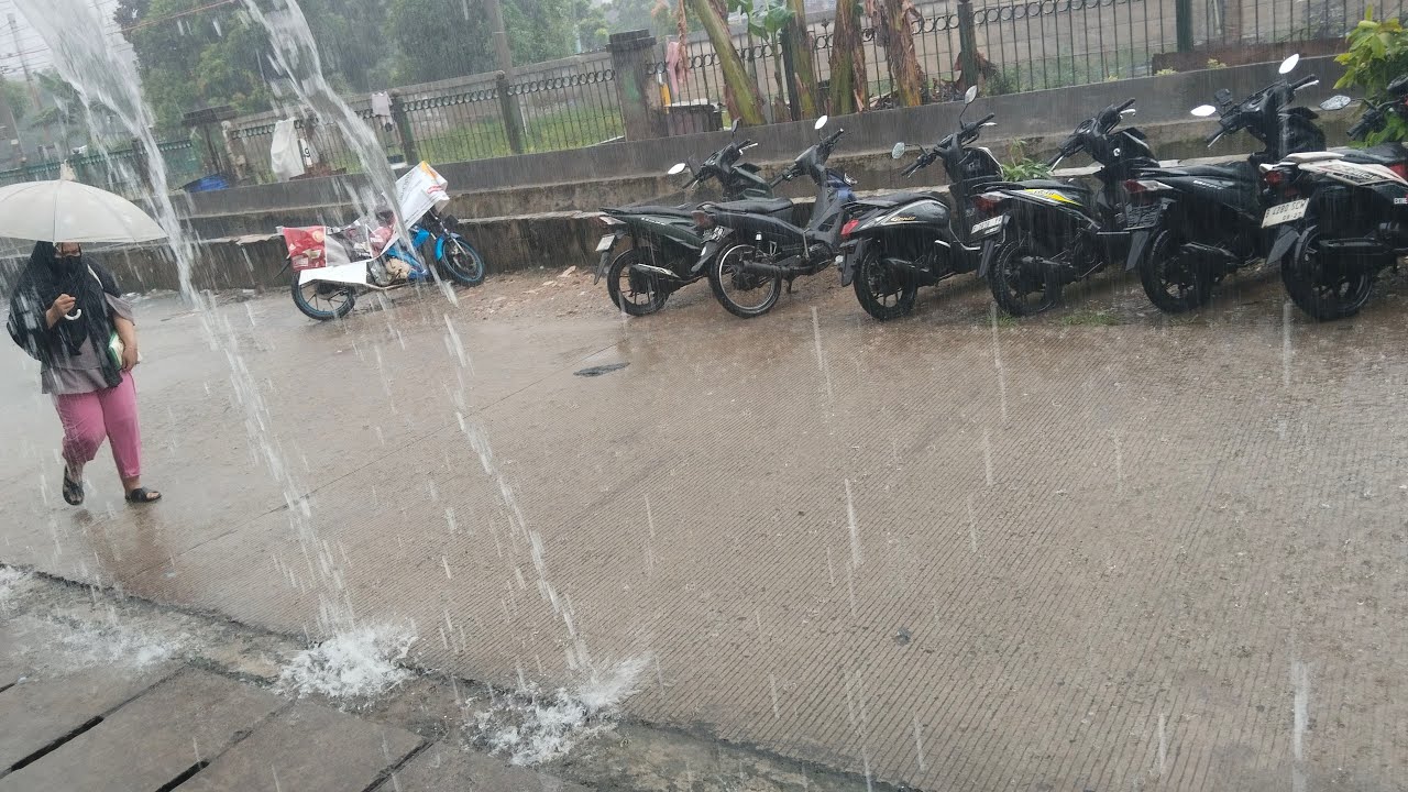 @VLOG.DE2N sedang live sekarang! jakarta hujan deras