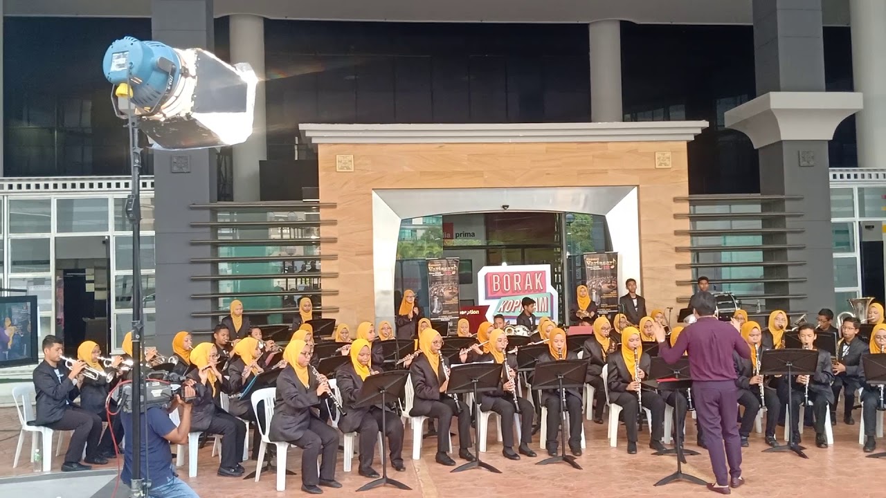 MAWO selamberr cover lagu Lady Gaga- Poker Face