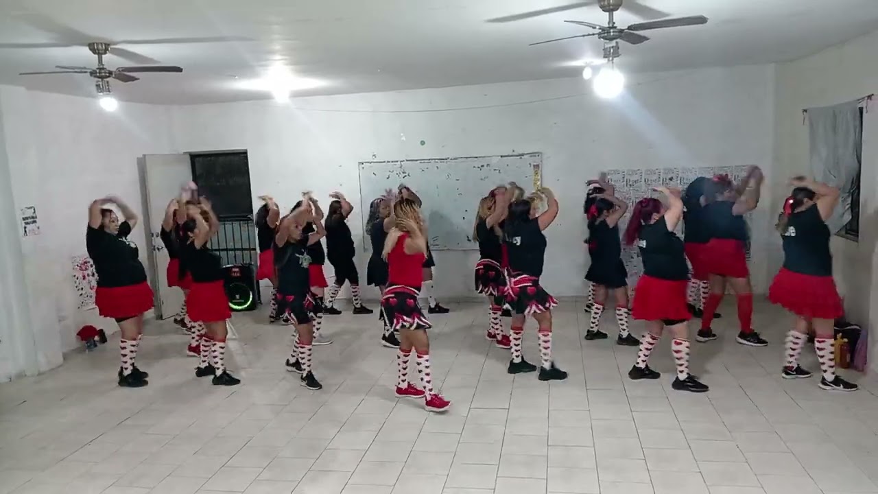 En privado/Nova bailoterapia /Instructor Berenice Nuncio 