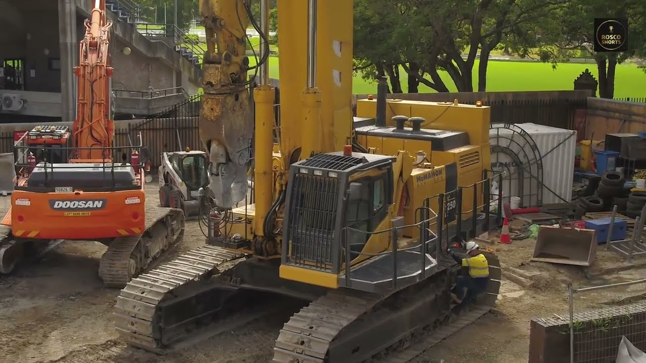 125T Komatsu PC1250 in Action! Australia's Largest Demolition Excavator -45m Boom!