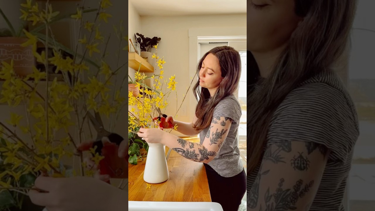 Bringing spring garden flowers indoors #springflowers #springgarden #flowergarden