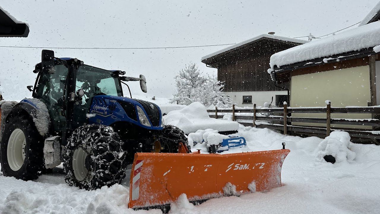 Winter has officialy arrived !? 🥶Plowing 30cm wet and heavy snow❄️❄️