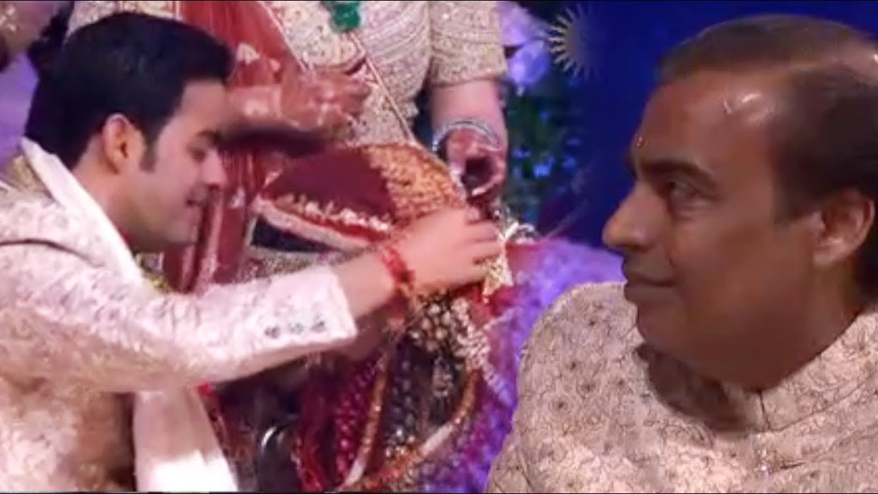Mukesh Ambani Breaks Down As Son Akash Ambani Fills Bahu Shloka Mehta's Maang At Wedding Ceremony