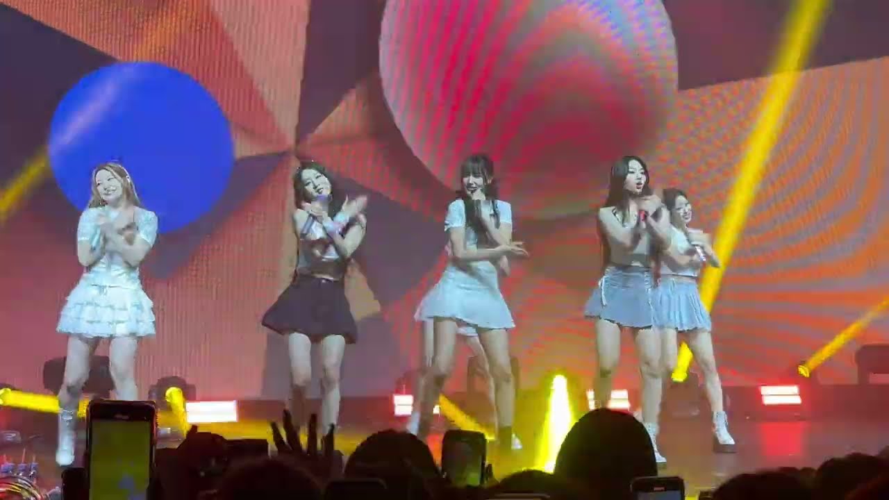 STAYC - Bubble [STAYC 1ST WORLD TOUR [TEENFRESH] in Warsaw] 240310