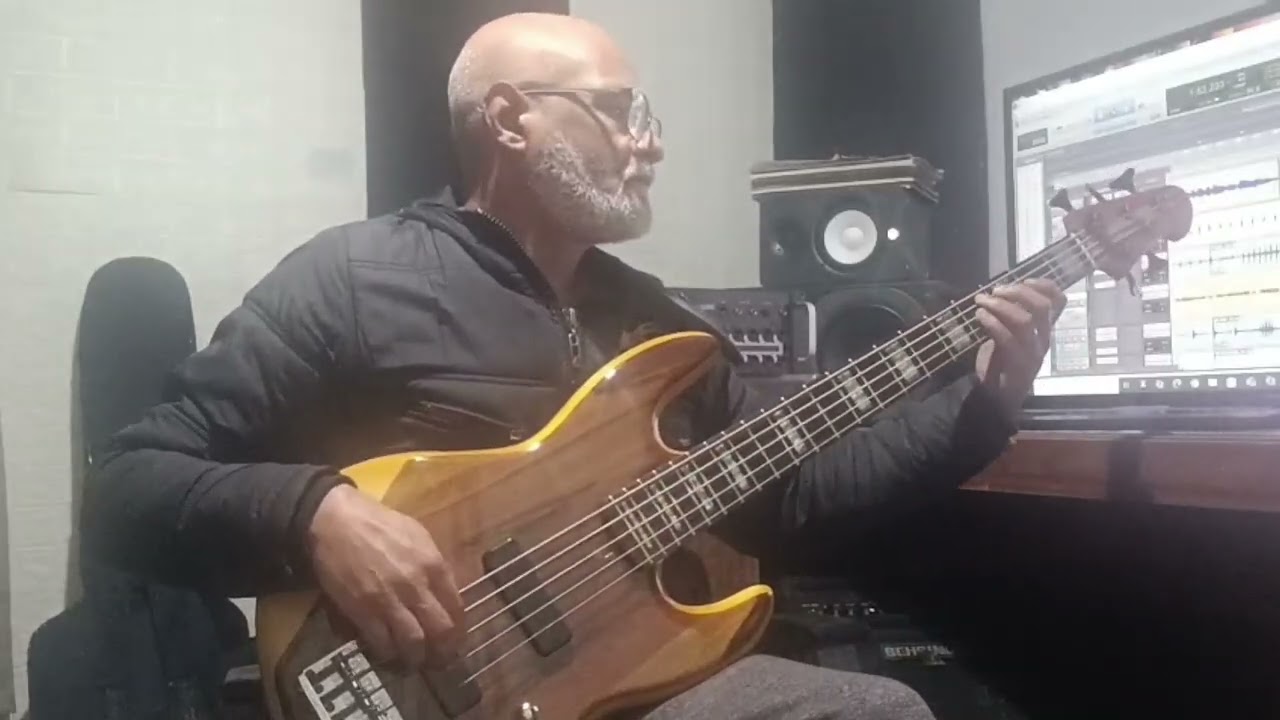 Dancing- Queen -(Bass Cover)