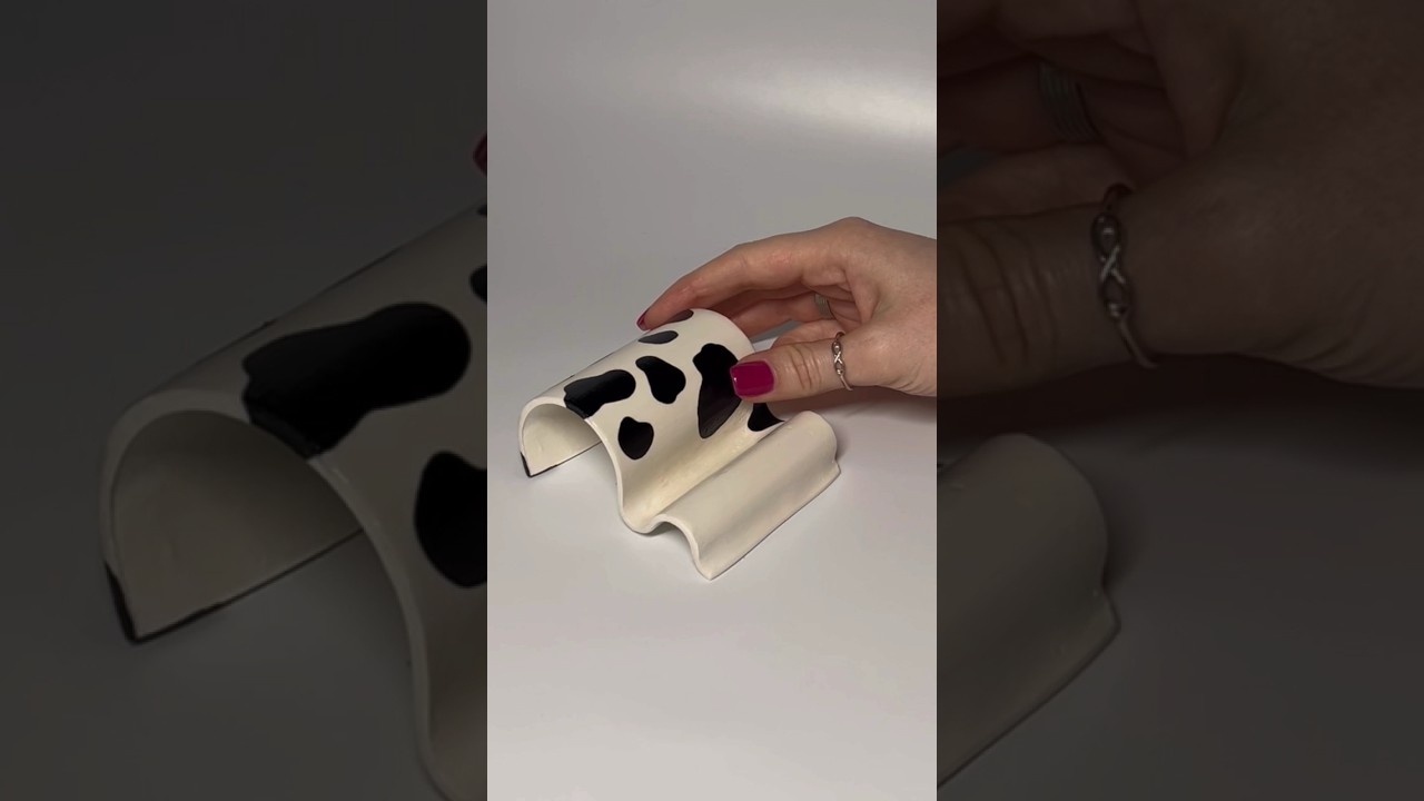 DIY Phone holder🐮#claycraft #clayideas #airdryclay #phoneholder