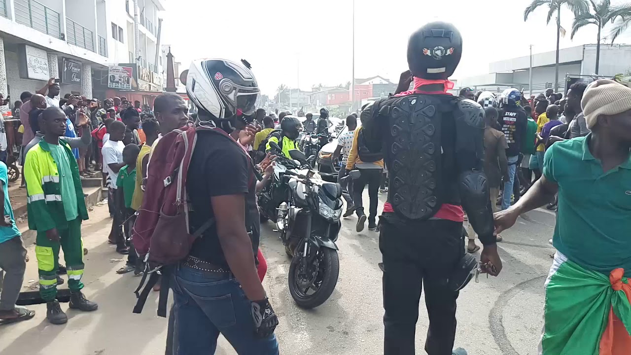 DJ ARAFAT :la parade des motards sur les lieux de l accident