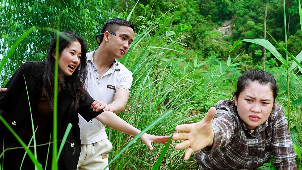 Poor girl Tieu Hoa finds herself in danger deep in the forest - does she have a chance of survival?