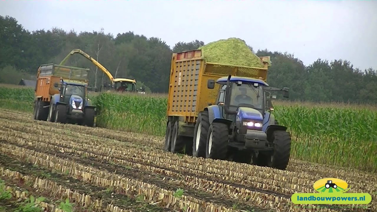 Loonbedrijf B. Scheper aan het mais hakselen met New Holland FX 50 en FR 500