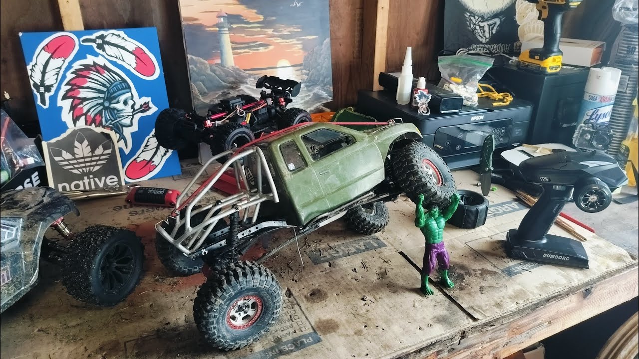RC Axial SCX10II Toyota Crawler & workbench 