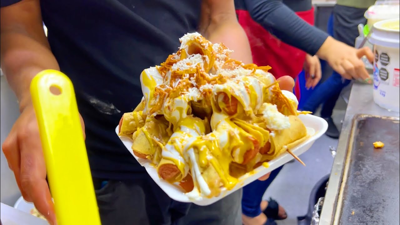 Salchi tacos mazatlecos un platillo muy popular en la explanada del clavadista
