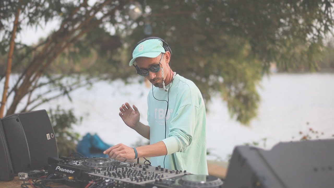 Aural Canvas: Exploring Deep House and Techno with DJ Steffen Sonnenschein